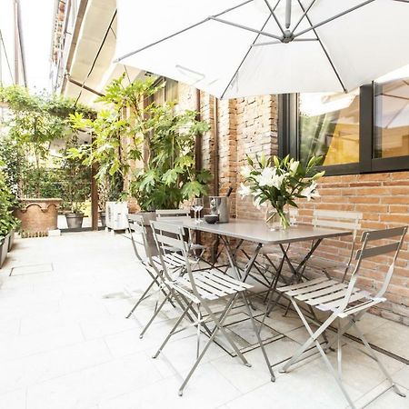 Elegant Fornasa Vecia, Canal View With A Beautiful Garden R&R Венеція Екстер'єр фото
